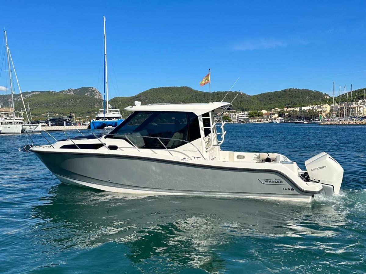 Boston Whaler Conquest 325, Motor Yacht